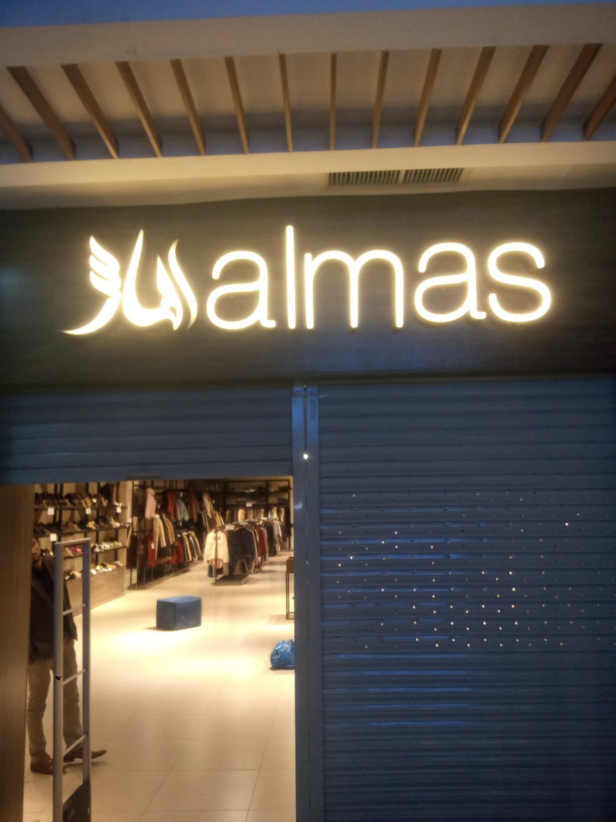 Almas signage