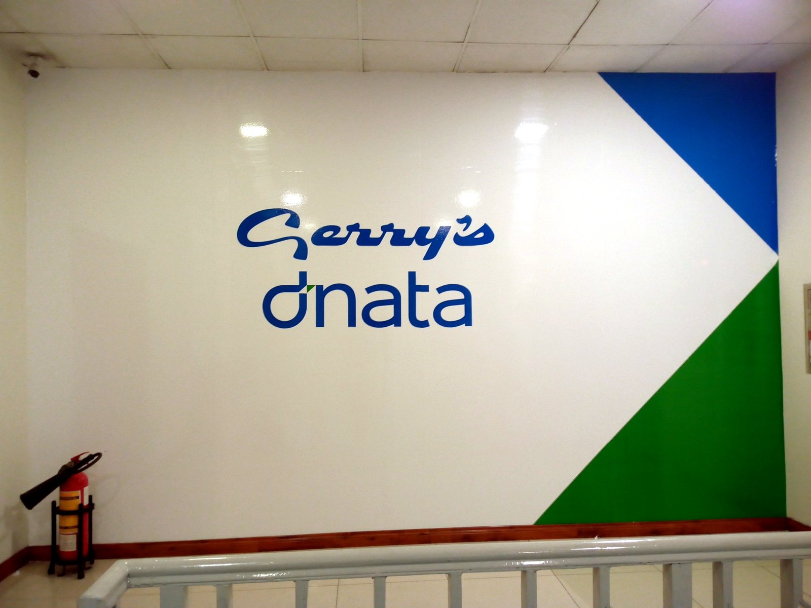 Gerry’s dnata wall branding