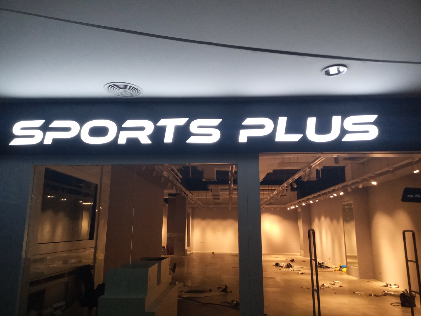 Sports Plus signage